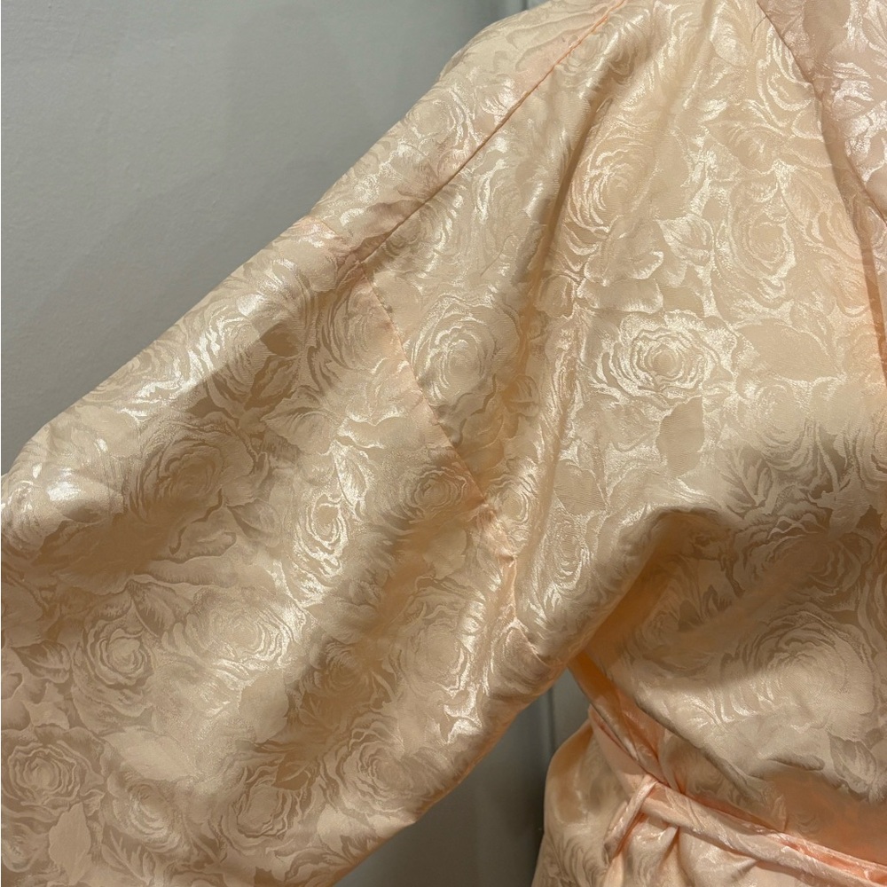 VTG Peach Satin Robe - Picture 4 of 8